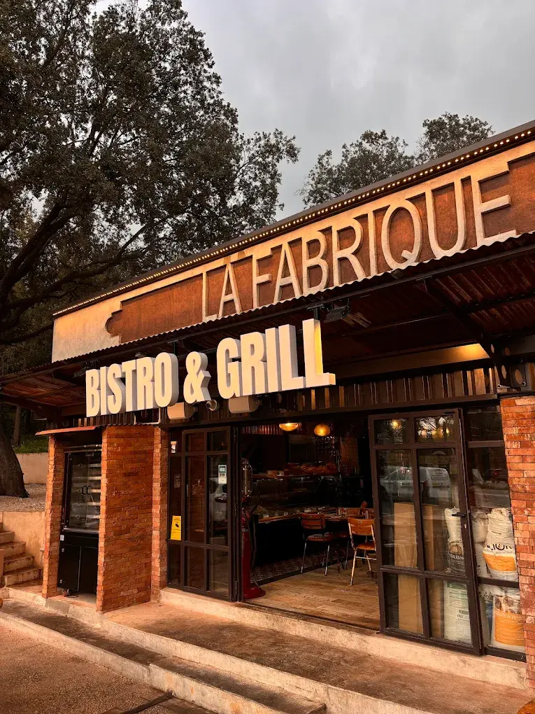 Façade Bistro & Grill