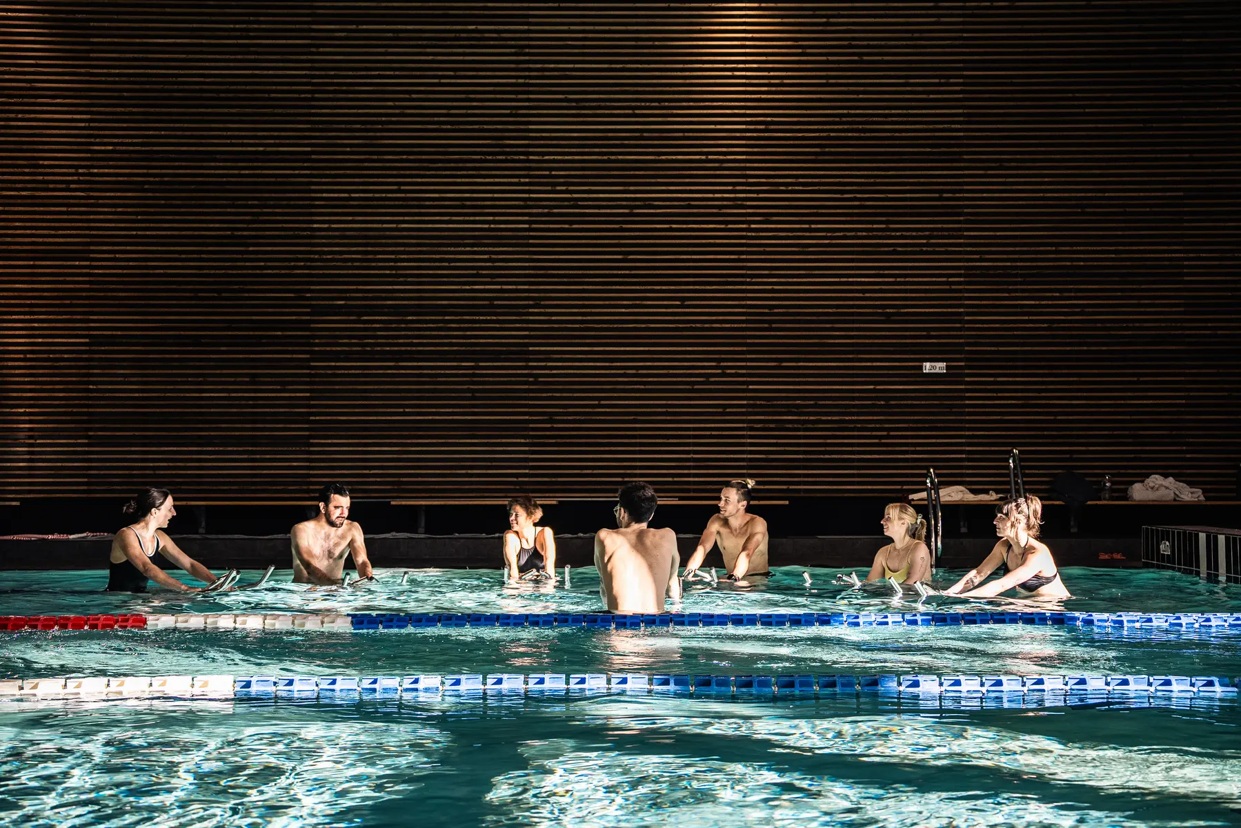 Cours d'aquatrampo au Centre Aquasportif de Val d'Isère