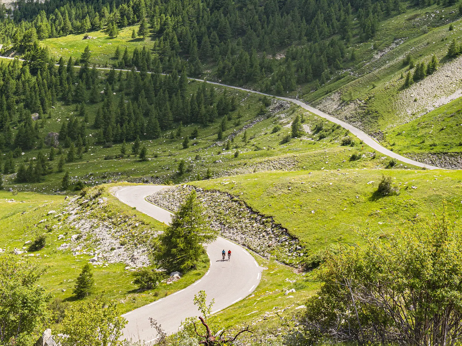 Cyclistes sur le col de la Cayolle