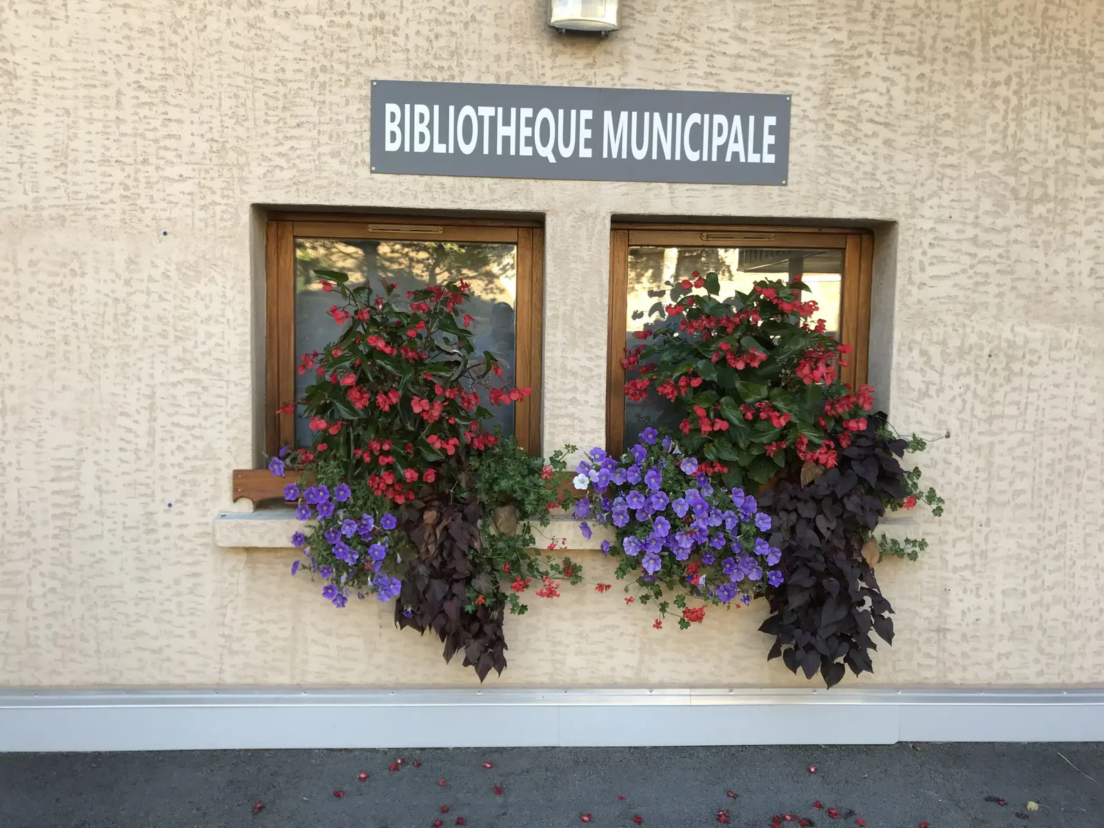Façade de la Bibliothèque de Jarrier