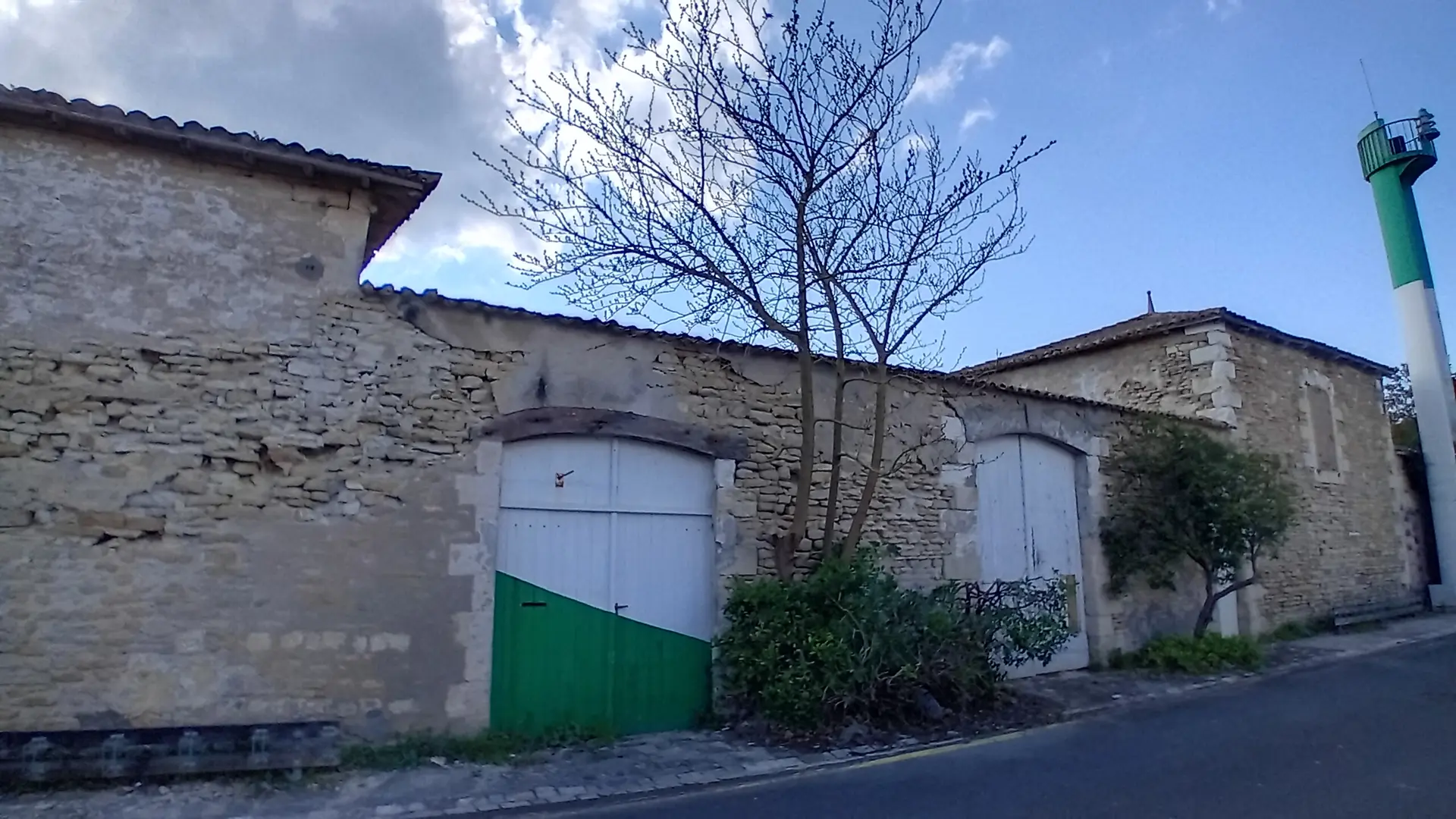 Old salt refinery from rue de Mouillebarbe
