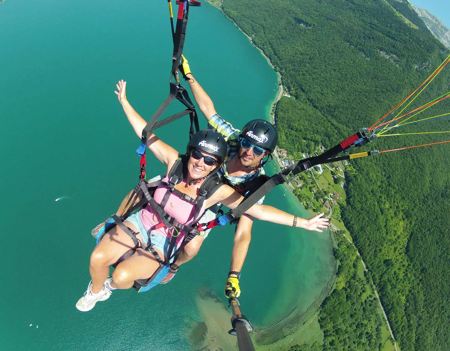 parapente biplace au dessus du lac d'Annecy