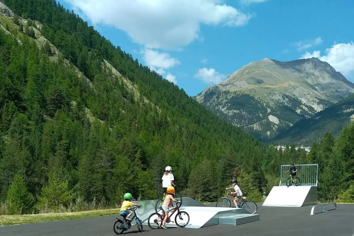 Les enfants s'amusent à La Chalp d'Arvieux