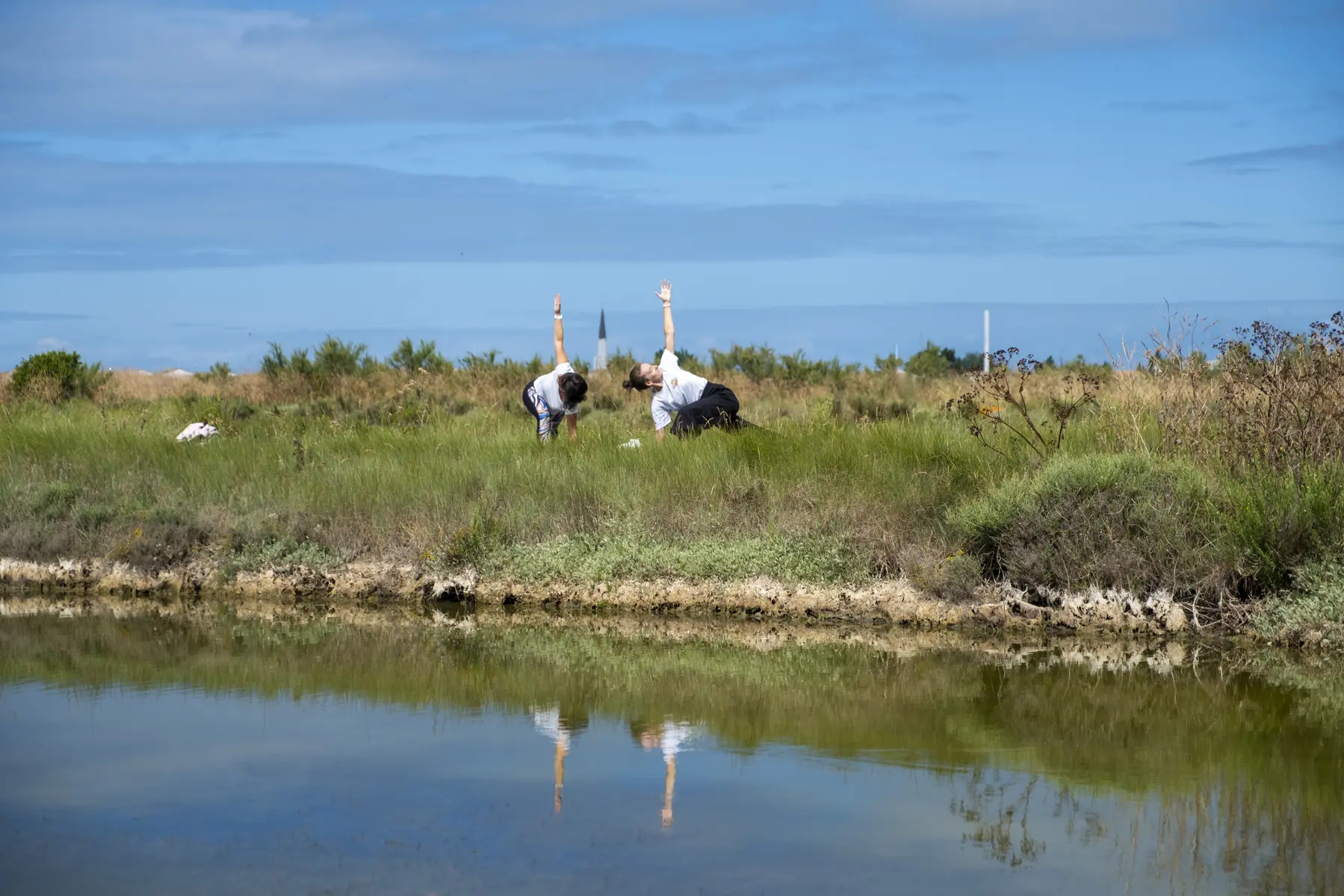 Yoga en las marismas cerca de Ars-en-Ré