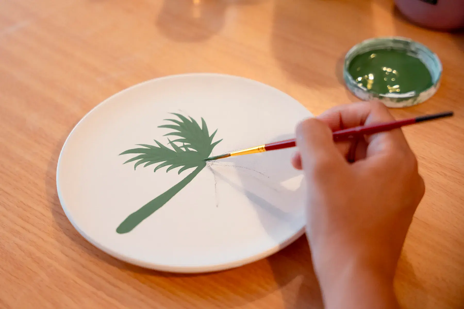 Avec Wecandoo : initiez-vous à la poterie et à la décoration sur faïence_Cannes