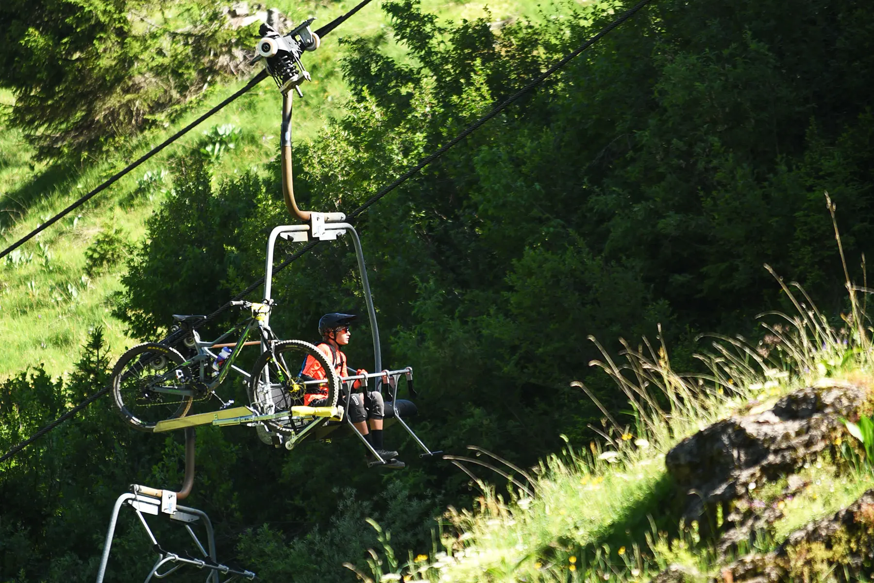 Accessible aux vtt (uniquement pour la montée) et aux piétons (montée et descente)