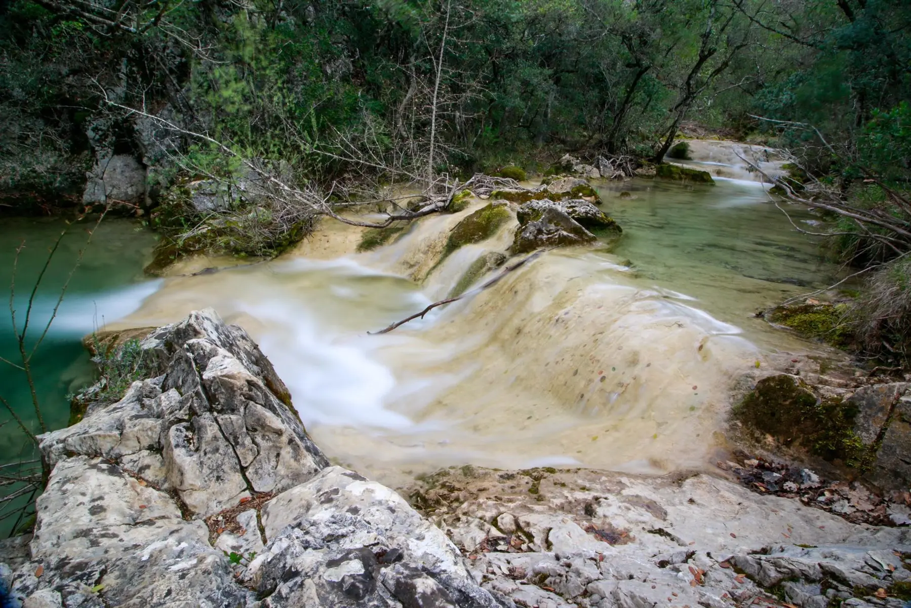 Le lit de l'Huveaune en amont de Nans-les-pins