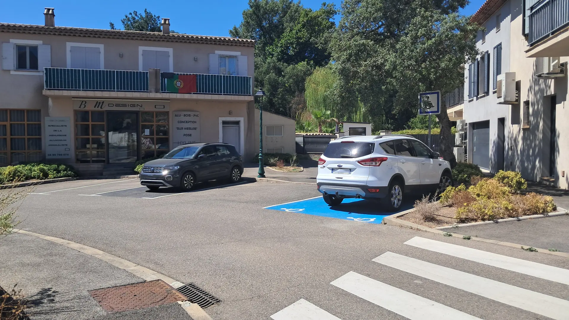 Parking rue du Vol de Nuit_La Mole