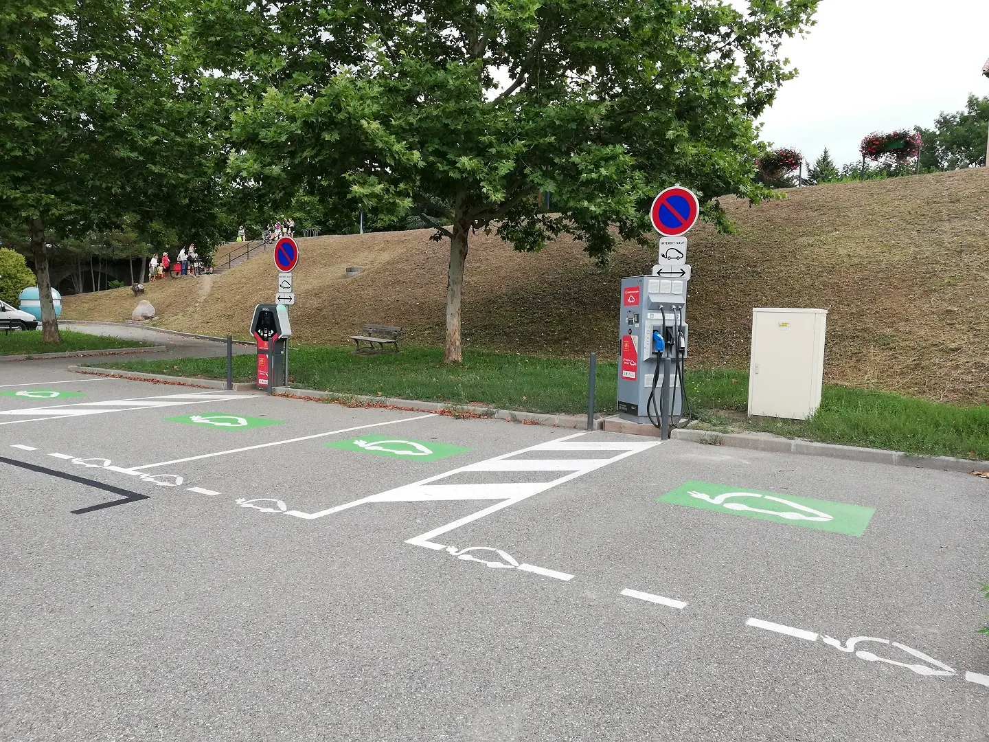 eborn borne de recharge électrique Laragne-Montéglin