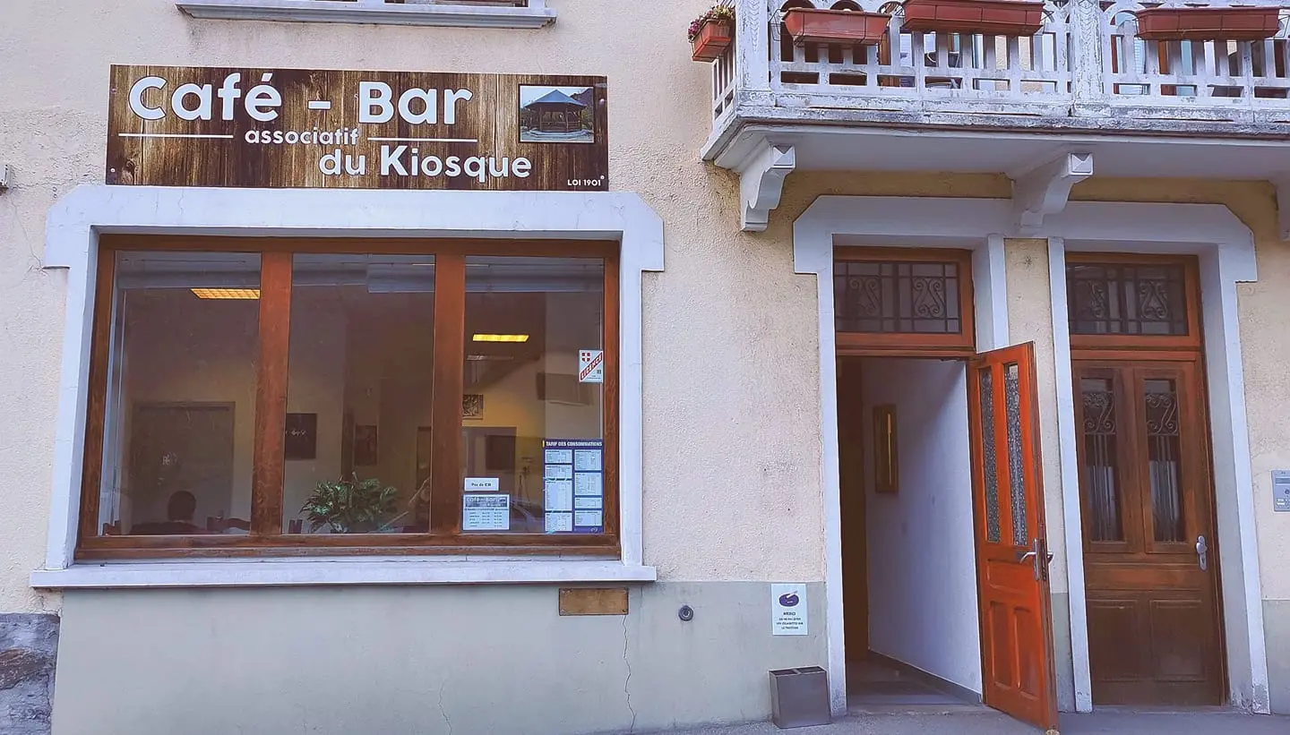 Devanture du Café Bar associatif Le Kiosque