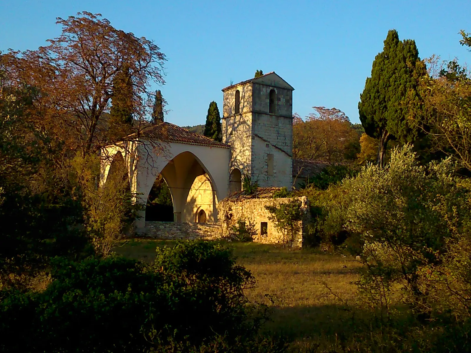 Chapelle en Automme