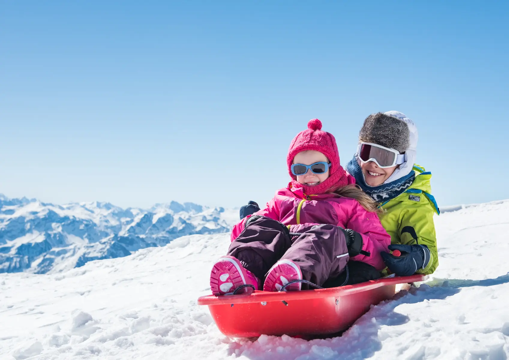 Enfants dans la luge