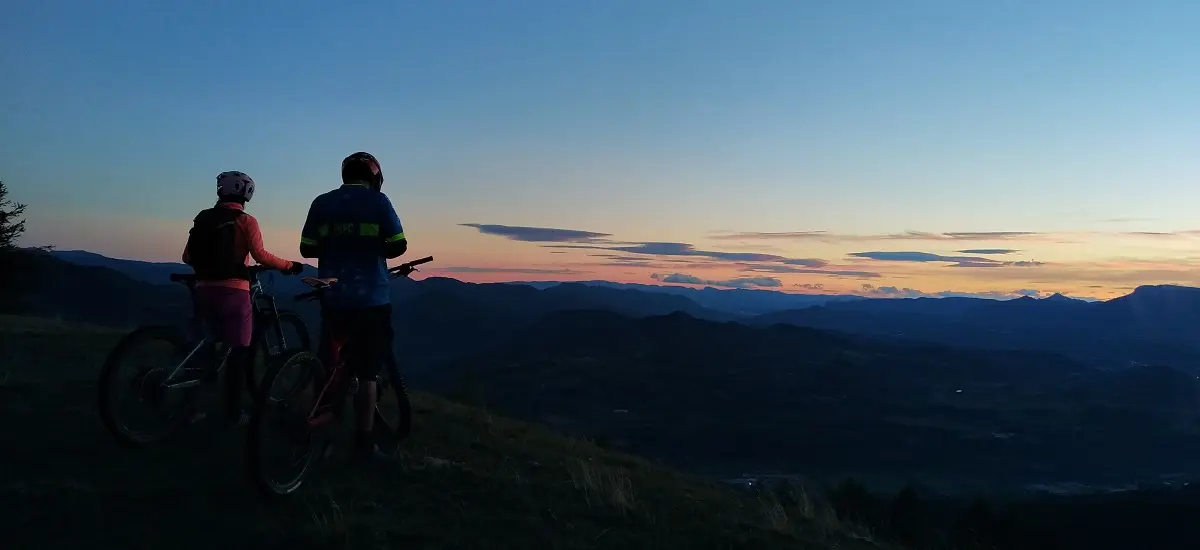 Lever et coucher de soleil en VTTAE