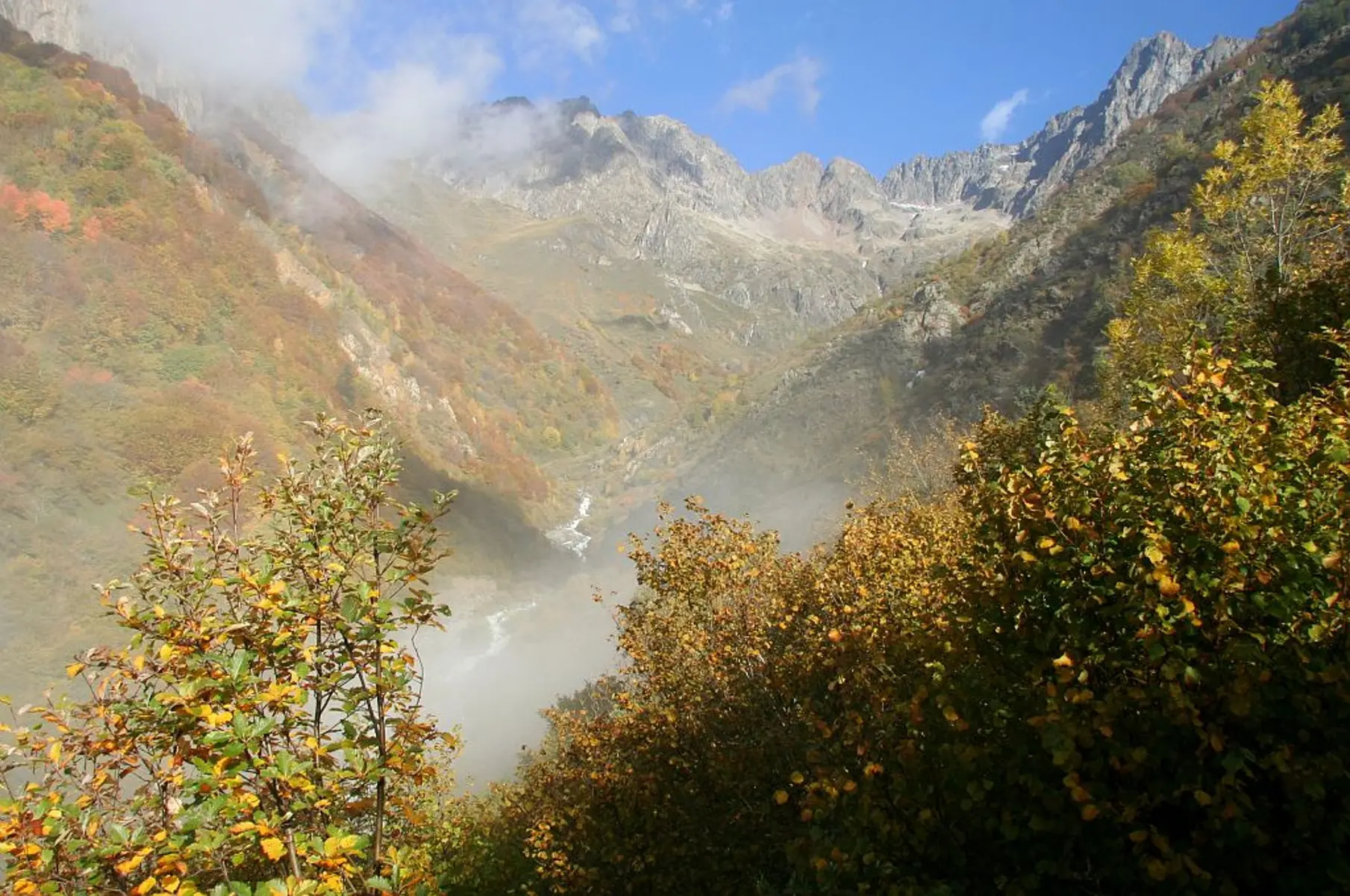 Vue sur le torrent du Villar et les Souffles