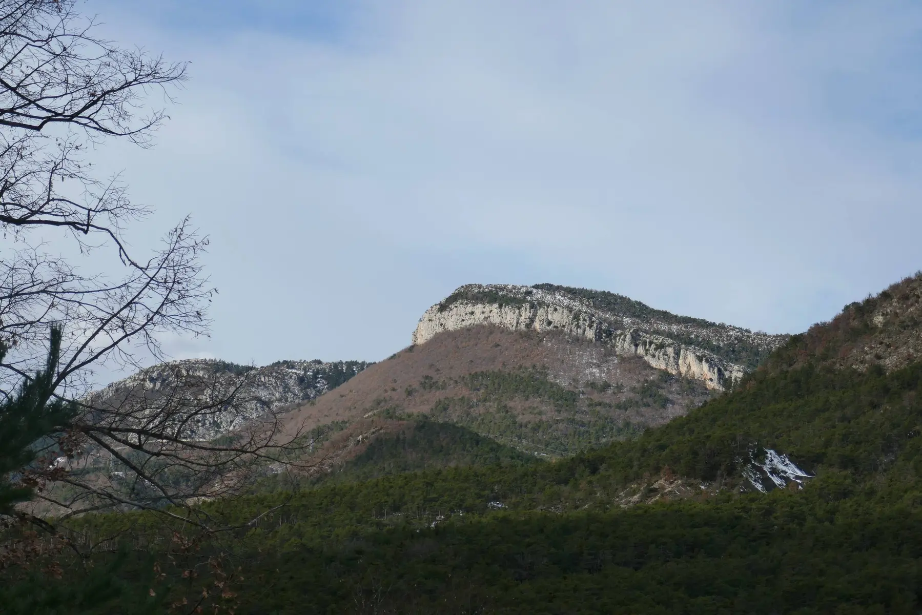 Rochers de la Blache depuis la piste des Cougourdières