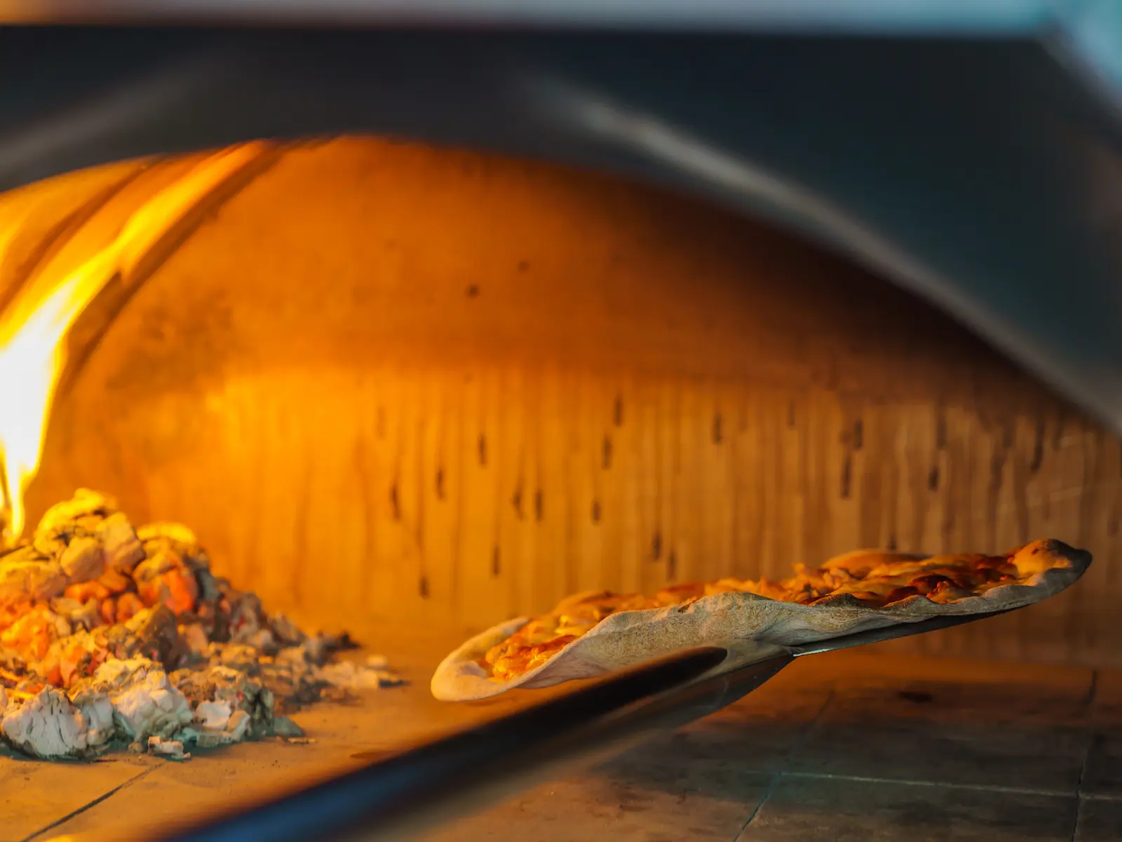 Pizza au feu de bois