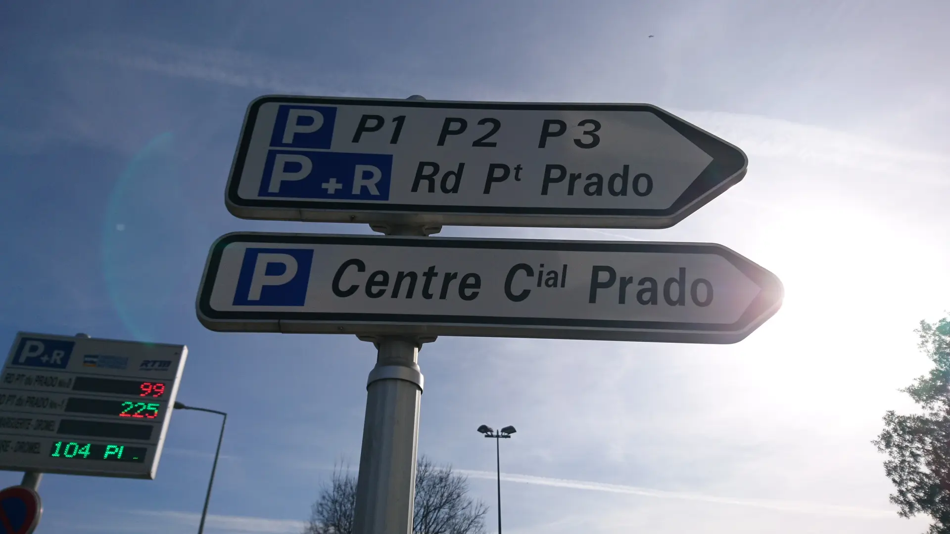 Parkings P1 P2 P3 centre commercial Prado