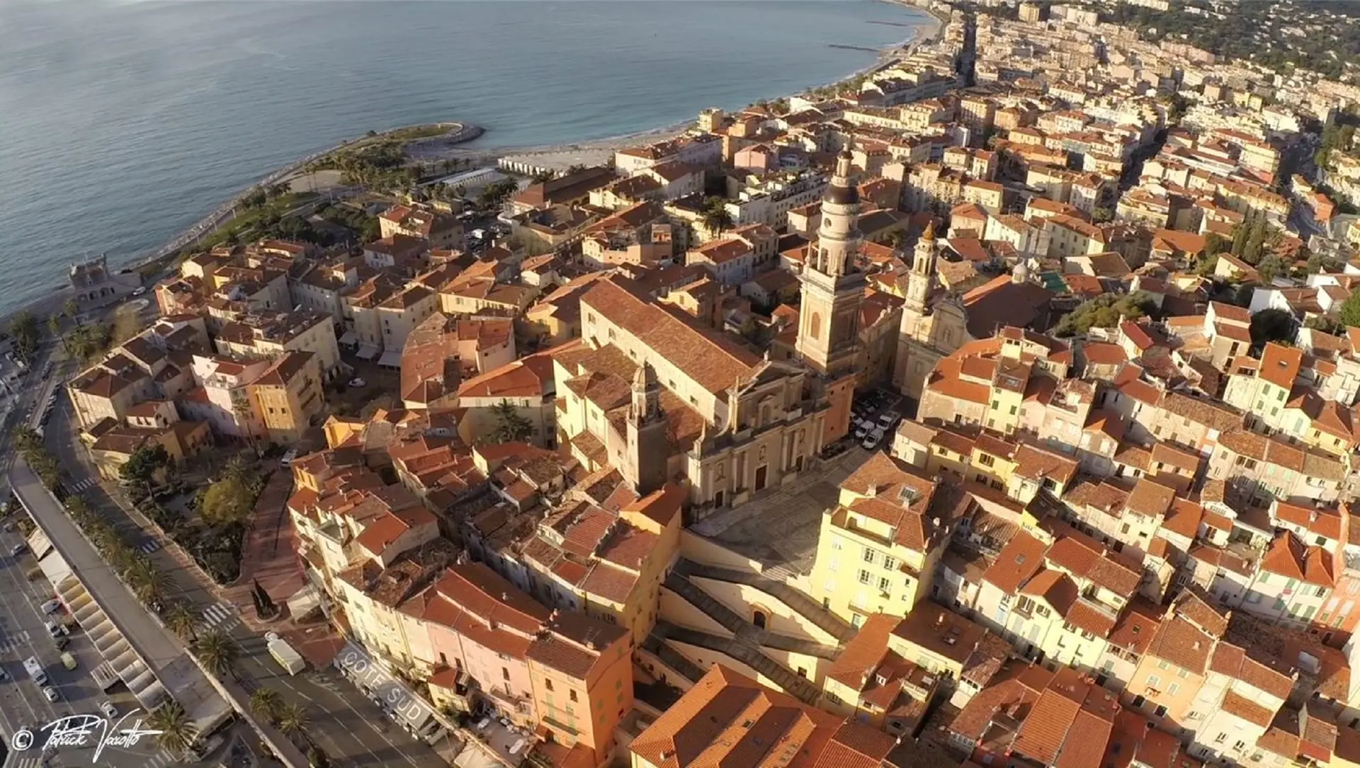 Vue panoramique aérienne de Menton