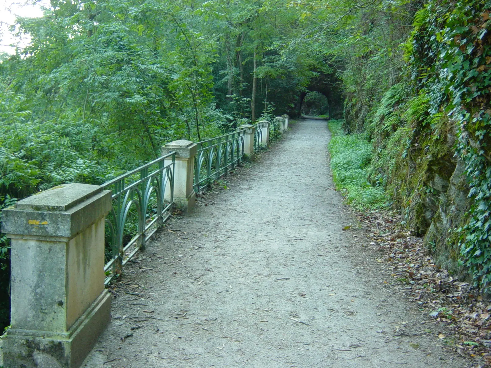 Sentier le long de l'Agout