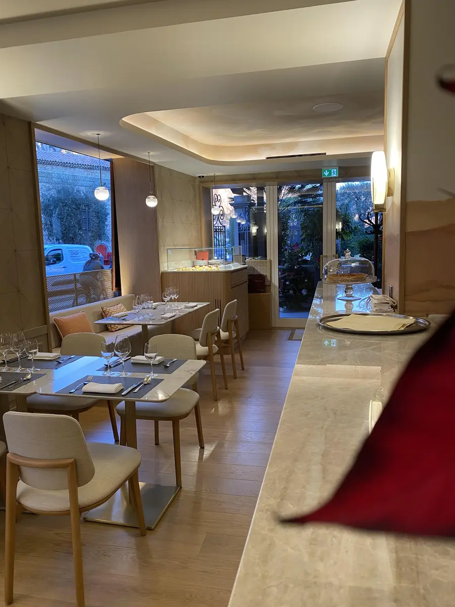 Vue sur le jardin et la pergola