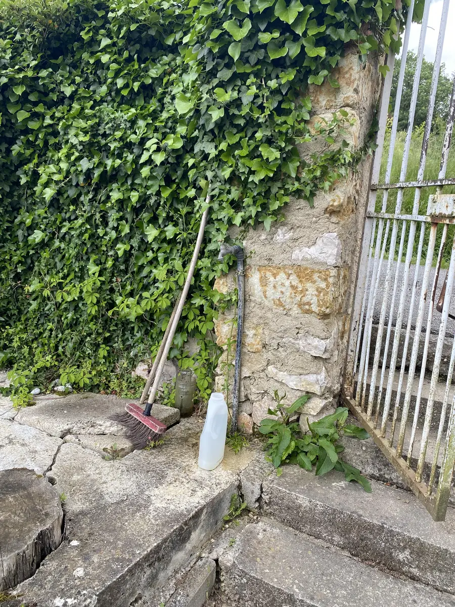 Point d'eau du cimetière du Carla-Bayle