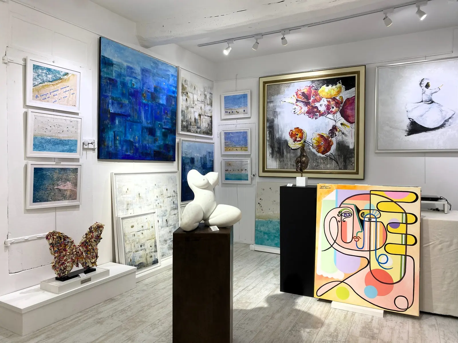 Intérieur galerie Robert Deniau à Mougins