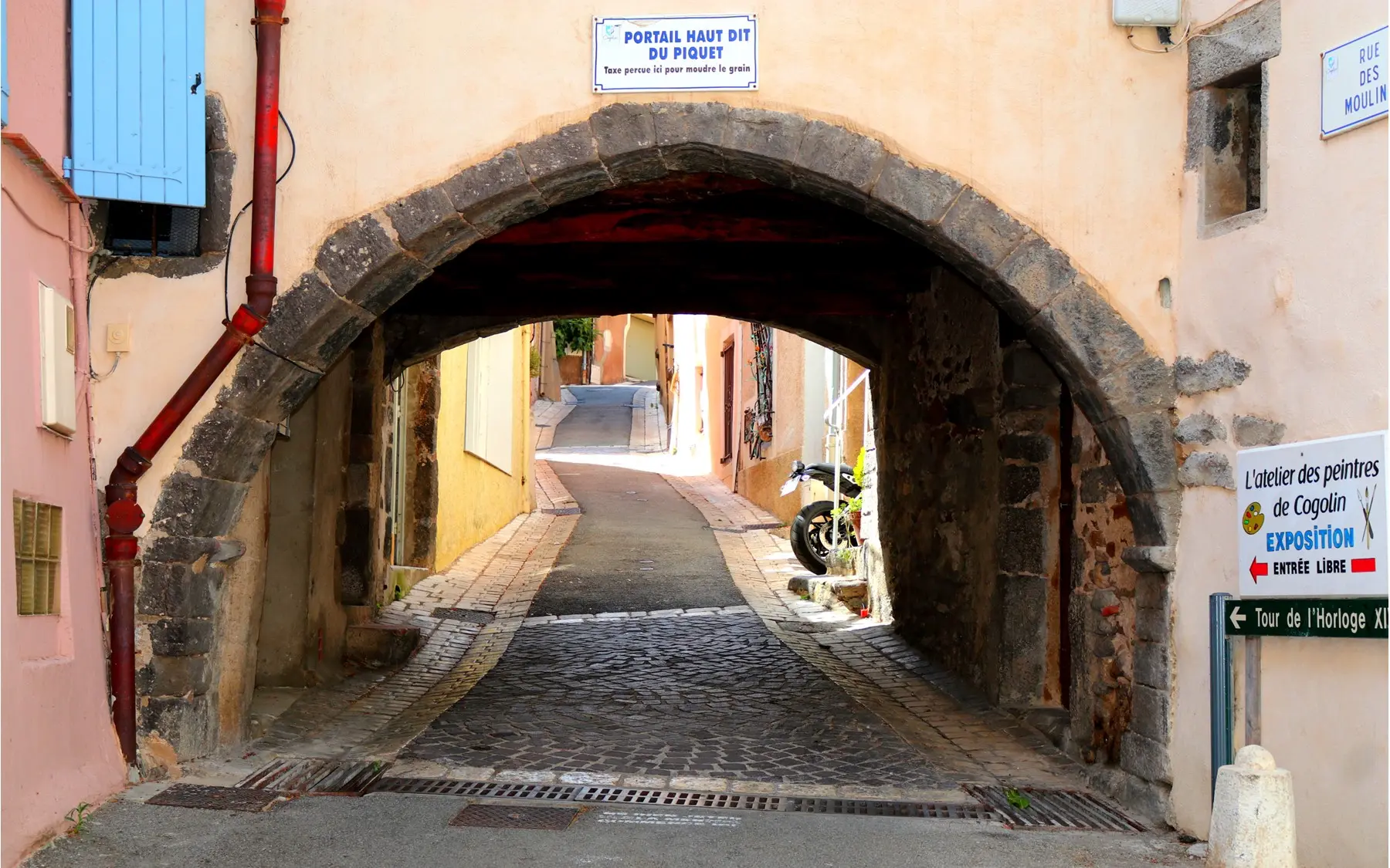 porche Rue des Moulins