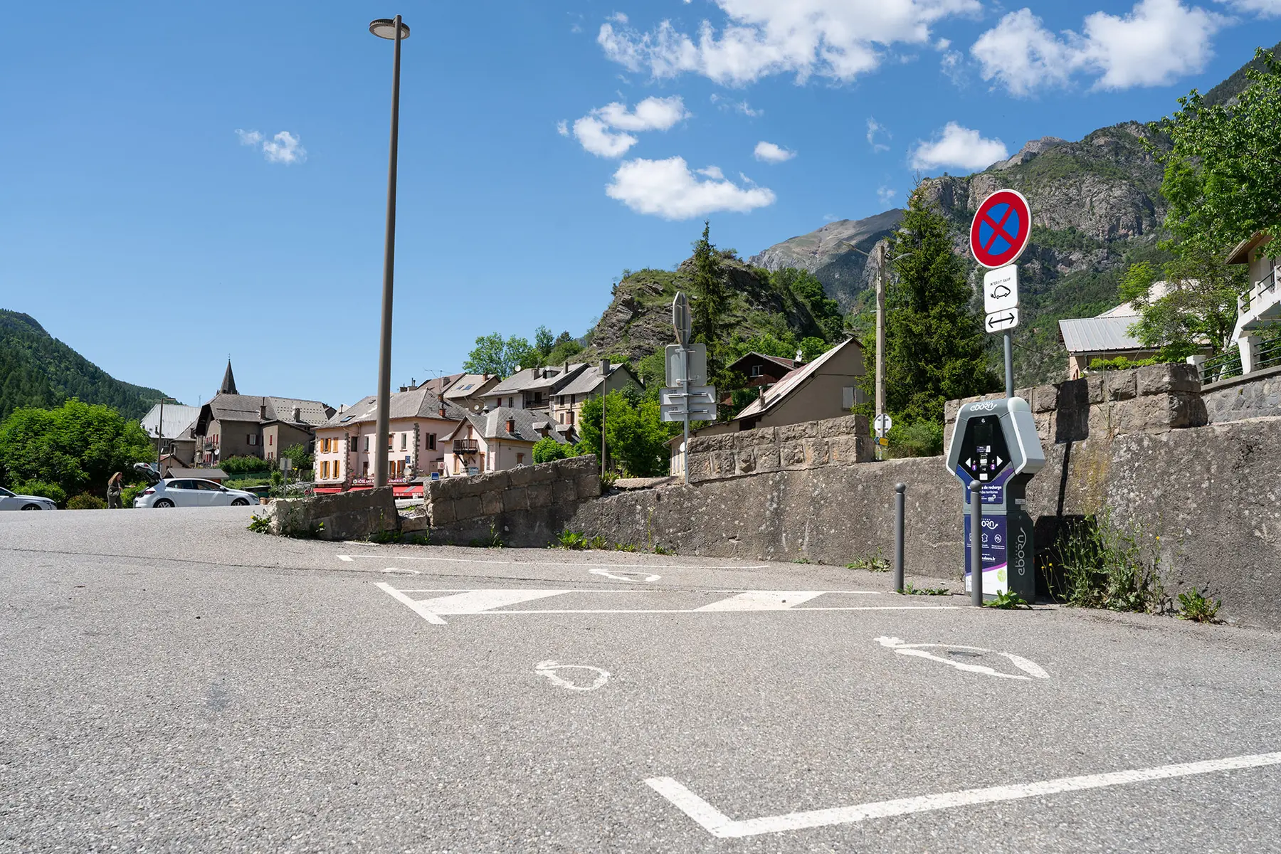 Borne de recharge pour véhicules électriques - Place de la Poste, Le Lauzet-Ubaye
