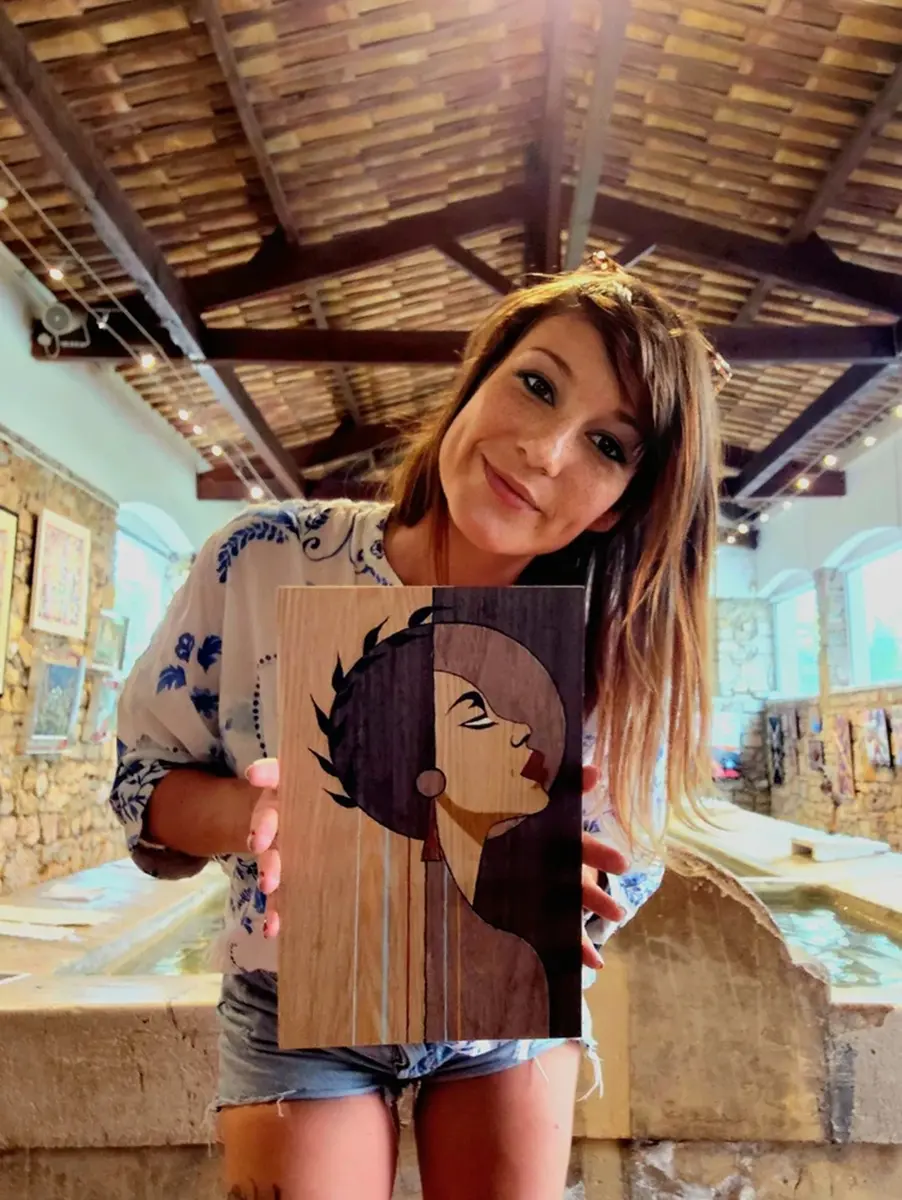 Artiste Bohelie exposant au lavoir de Mougins