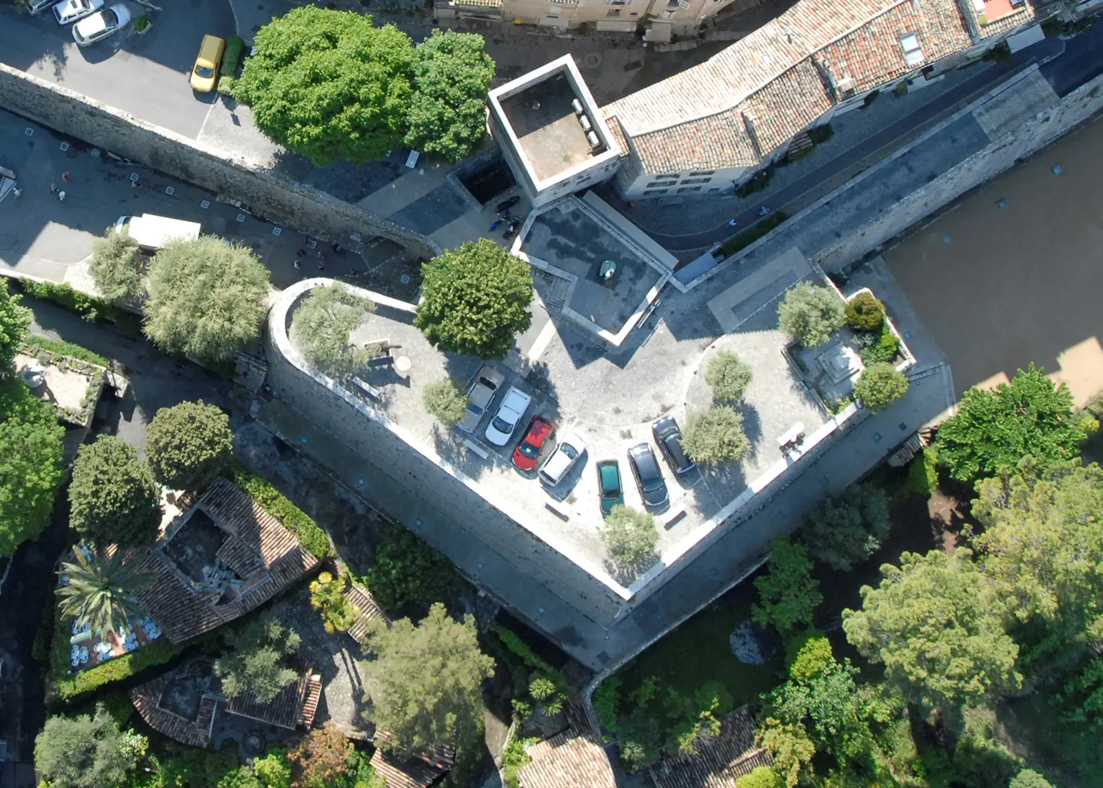 Bastion à deux flancs et orillons