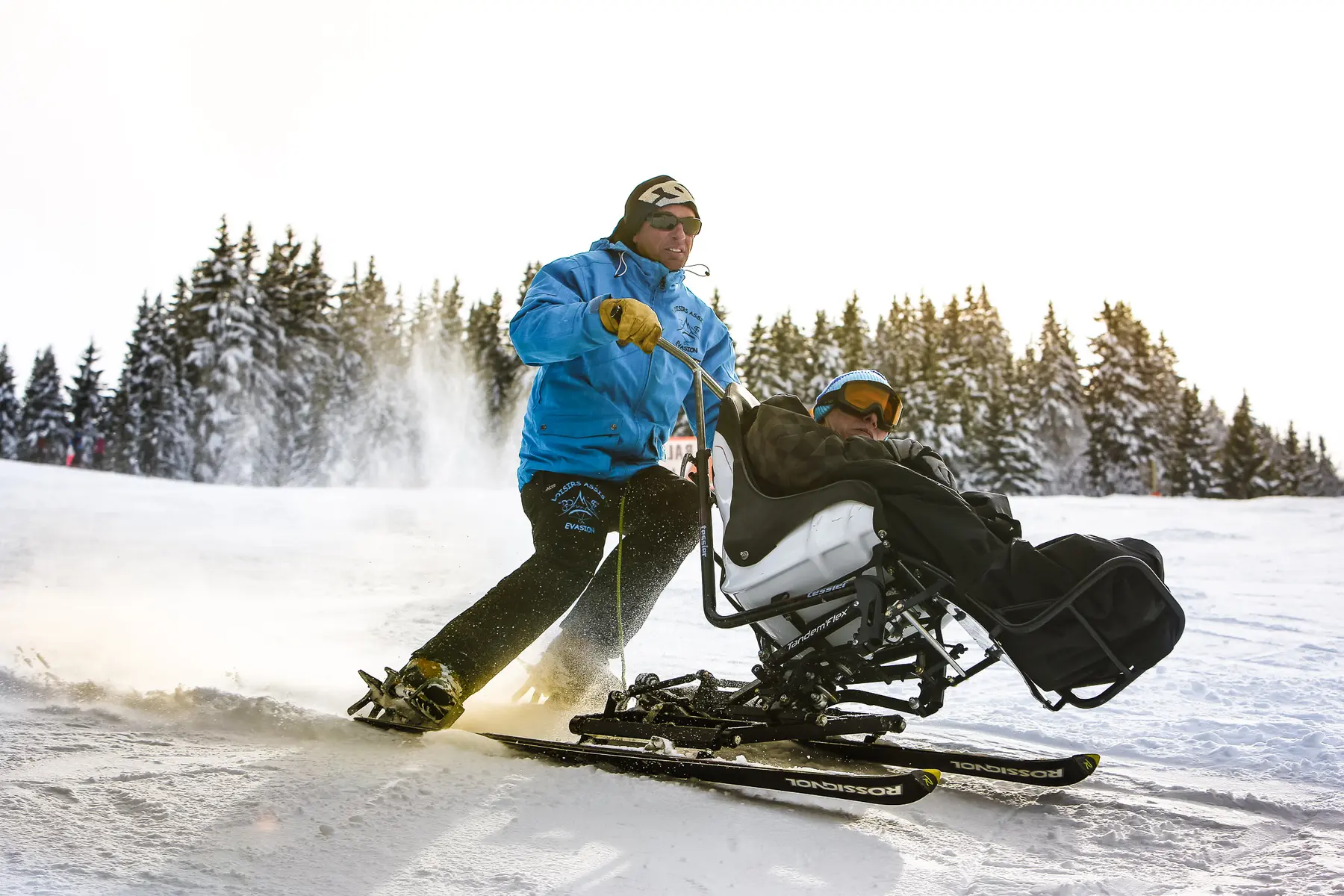 Decente d'une piste de ski en Tandem'flex