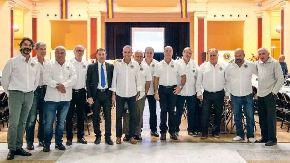 Membres du Lions club de Menton au Palais de l'Europe pour un loto