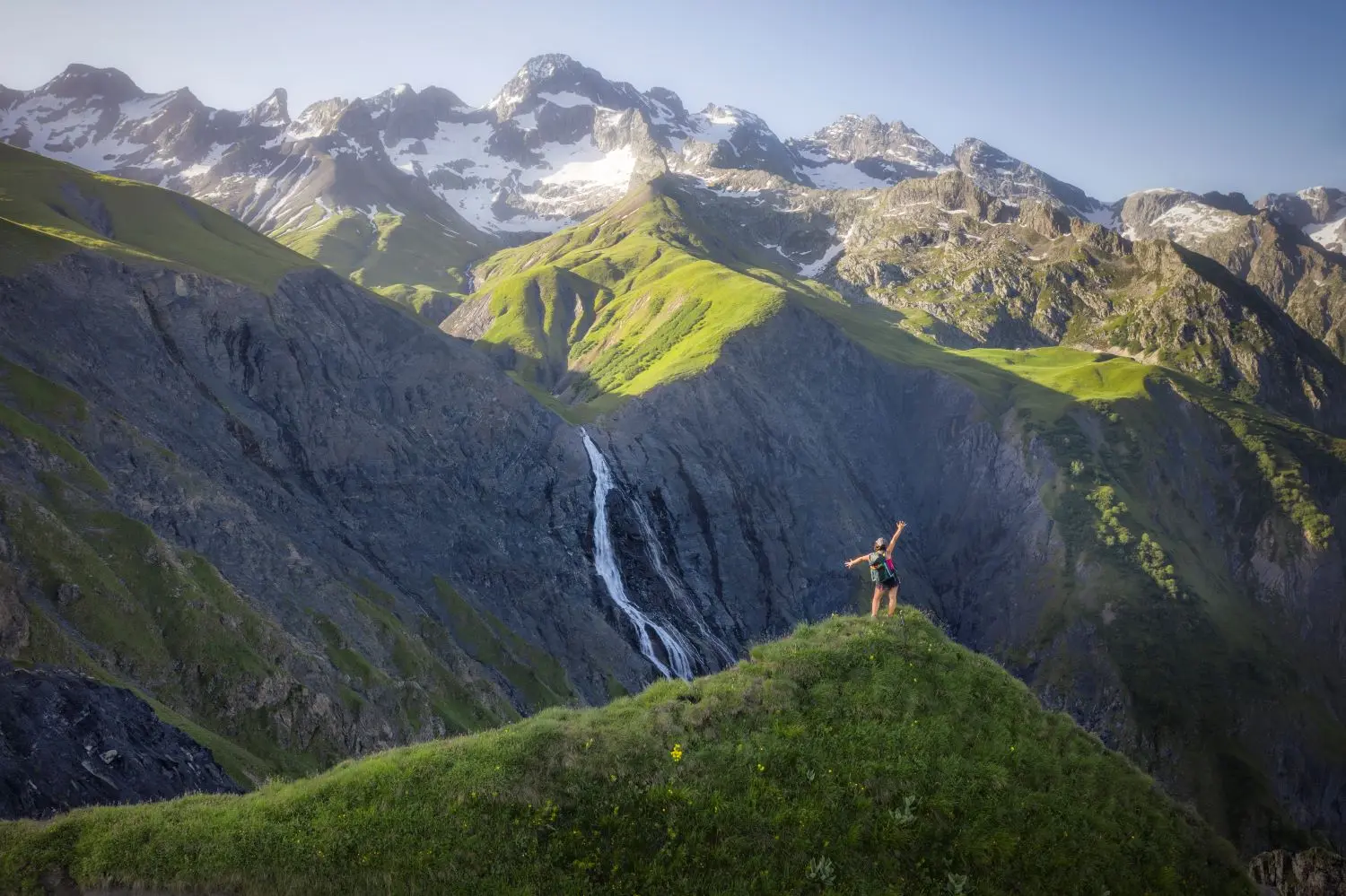 Le chapeau, vue sur la cascade de la Buffe