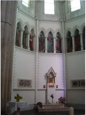 a nef et le choeur de l'église La Viste St Paul