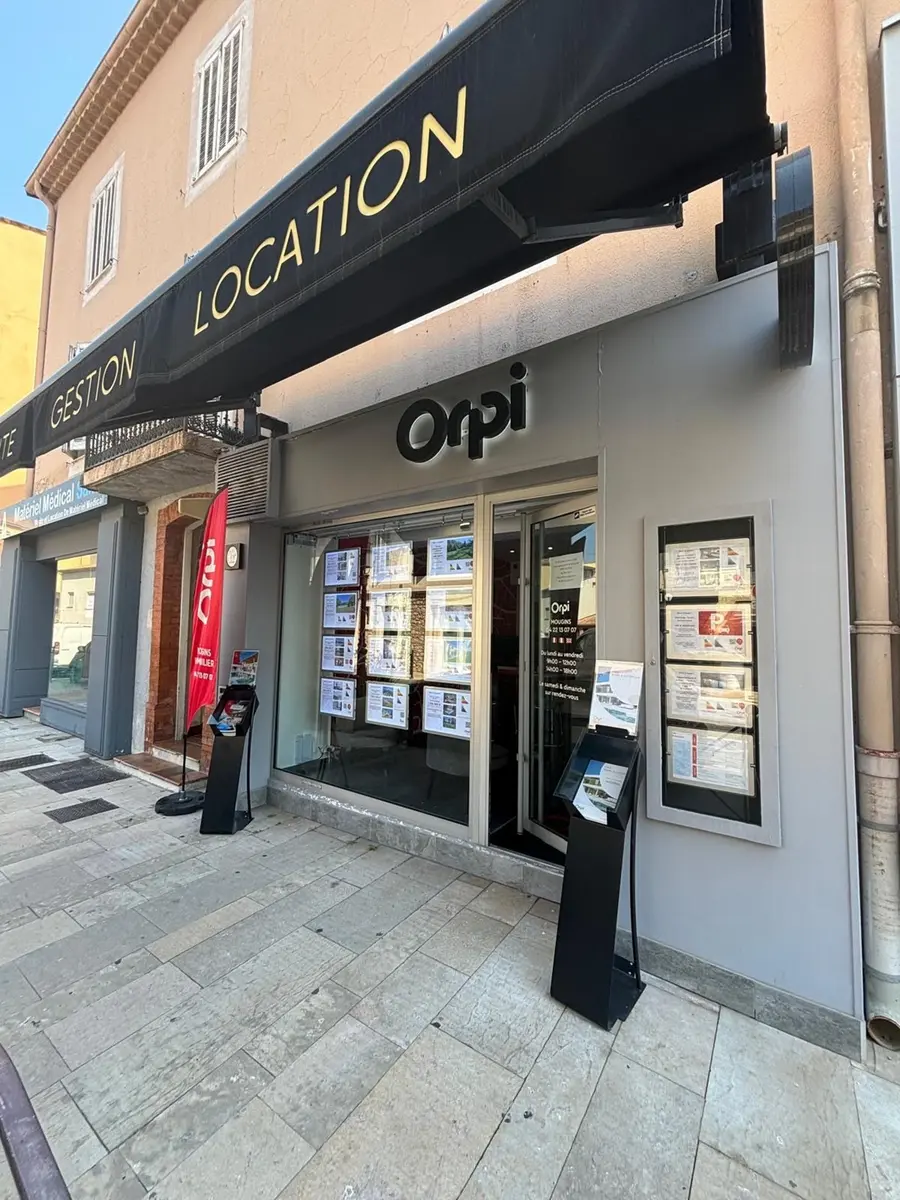 Devanture Mougins immobilier by Orpi
