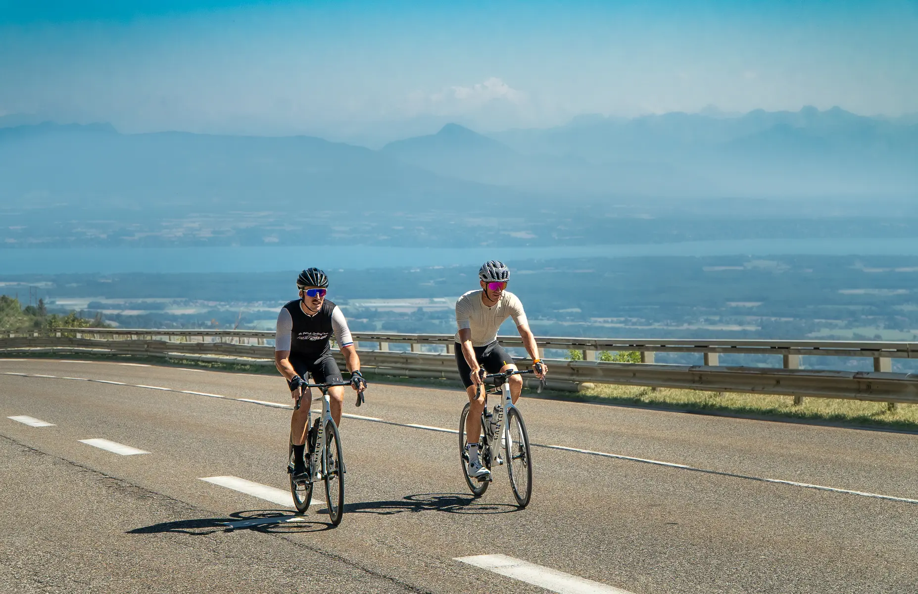 cycliste sur le col de la Faucille