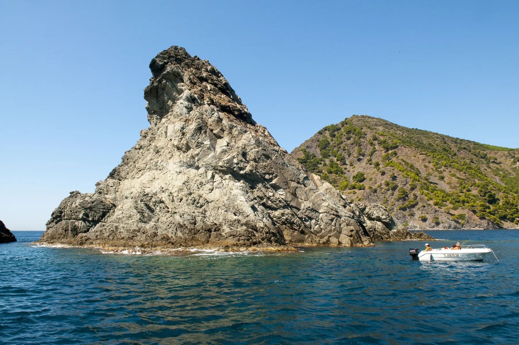 et ses eaux transparentes