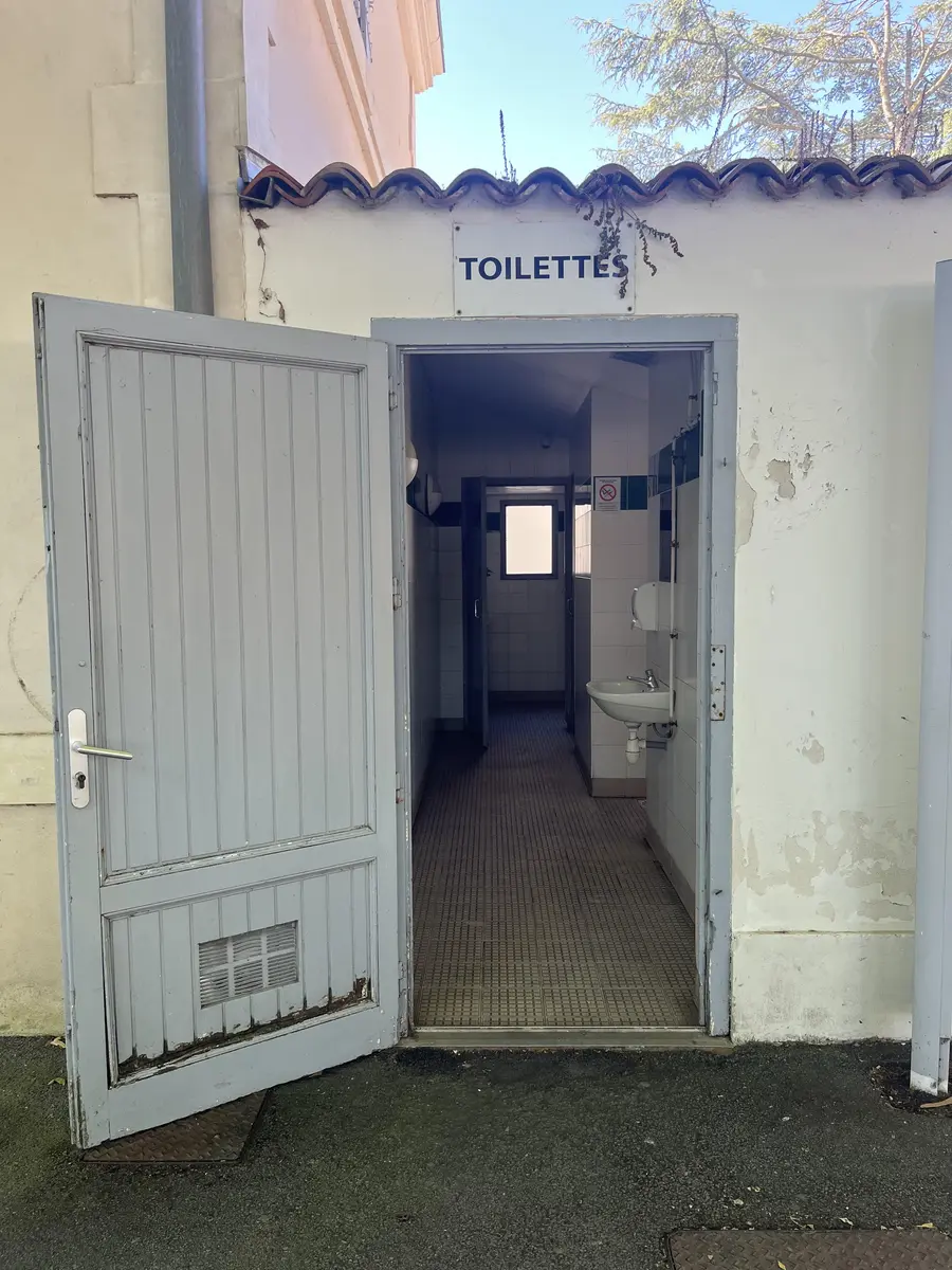 Image des toilettes place de la république