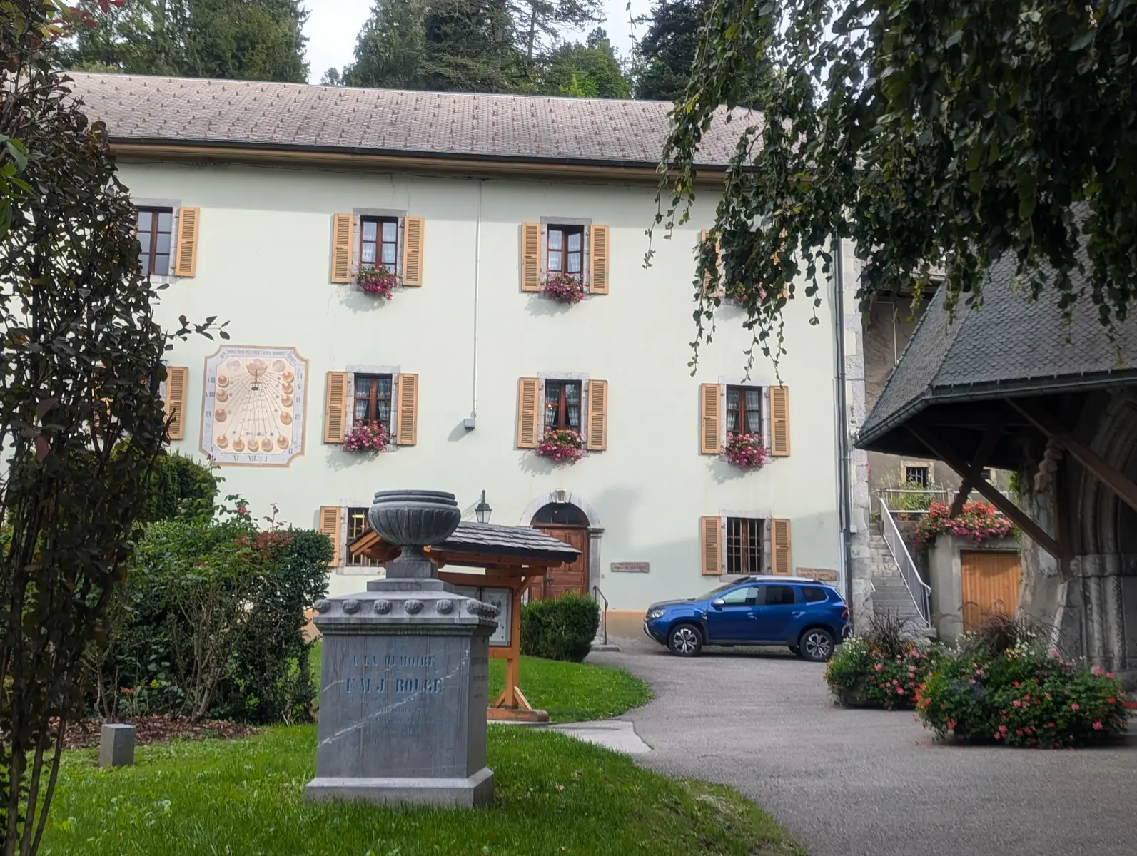 Presbytère vue extérieure