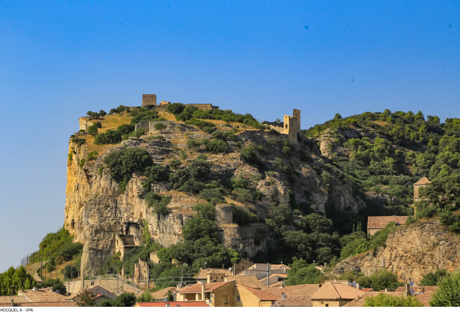 Mornas et sa forteresse