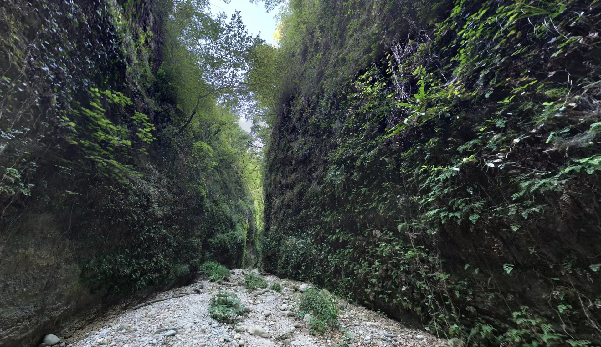 vallons-obscurs-castagniers-provence-alpes-c-te-d-azur-tourisme