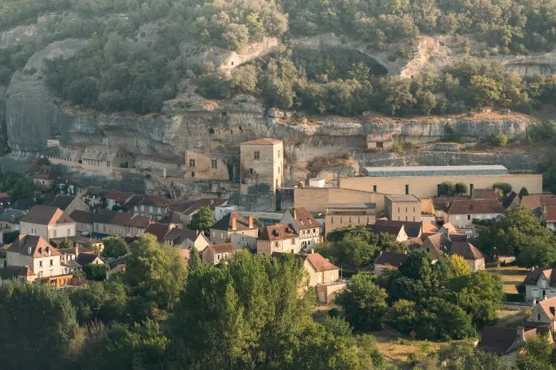Musee-national-de-Prehistoire---Vue-generale-des-Eyzies--c-Maxime-Villaeys