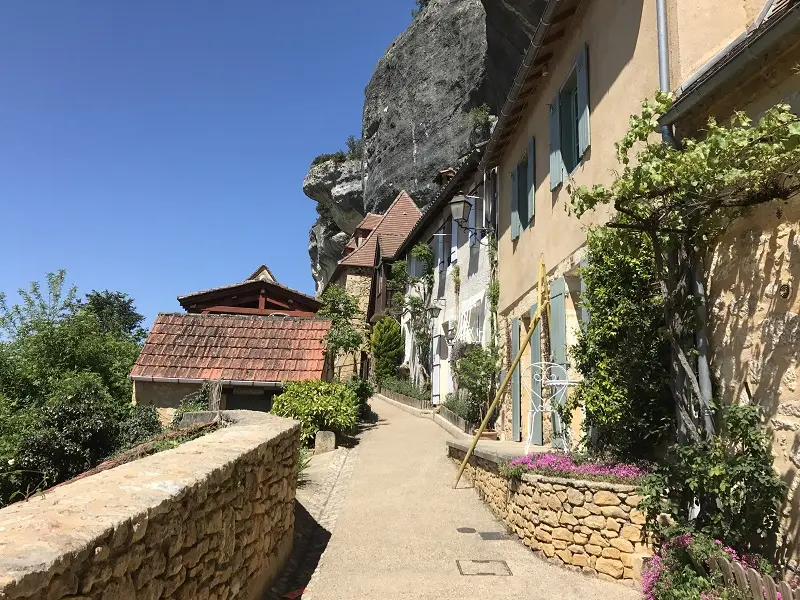 PCU_Les Eyzies-Rue du Moyen Age_Les Eyzies_avril 2017