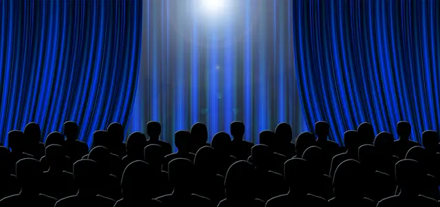 curtain-2757815_640