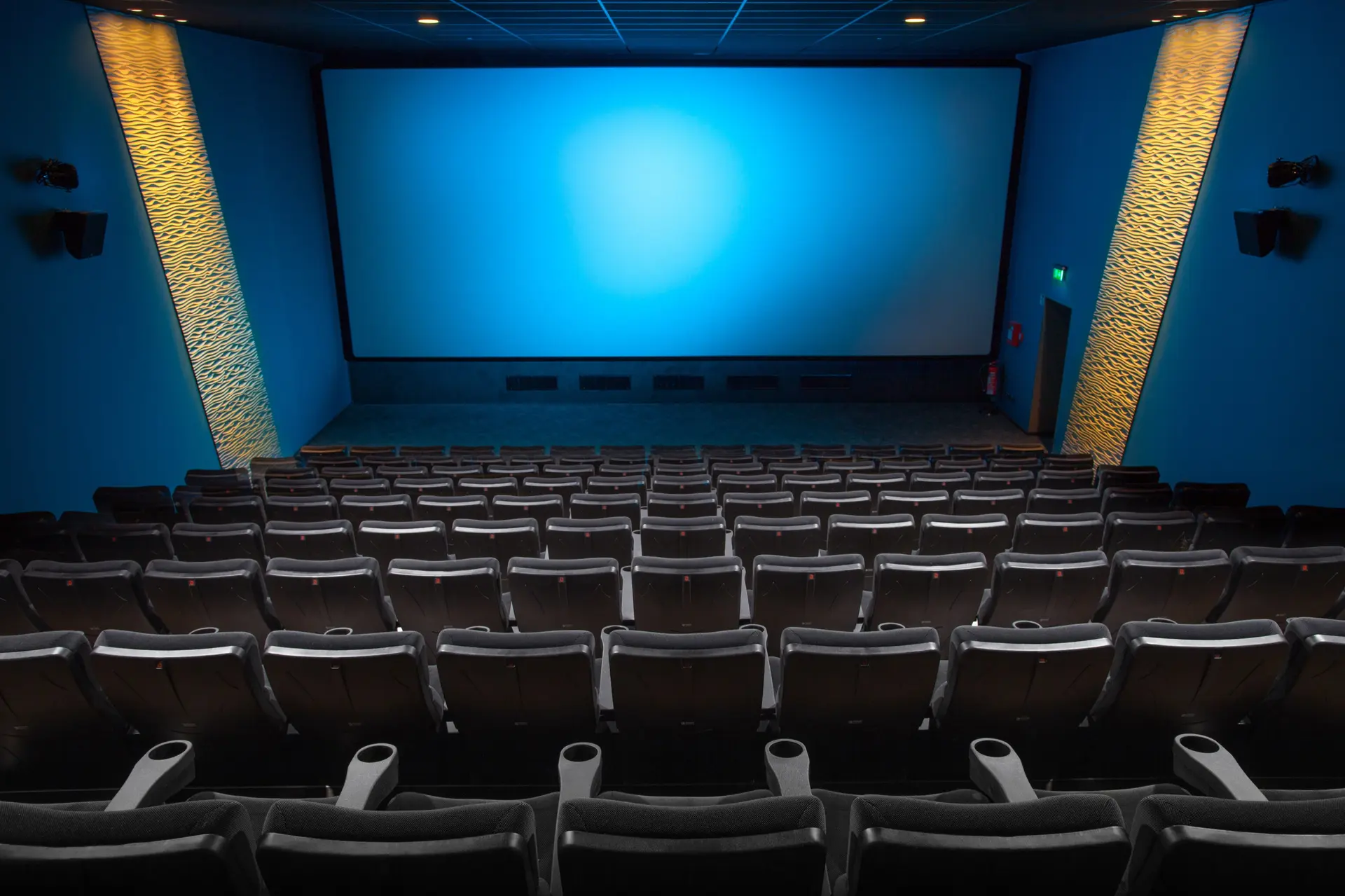 derks24-movie-theater-2502213