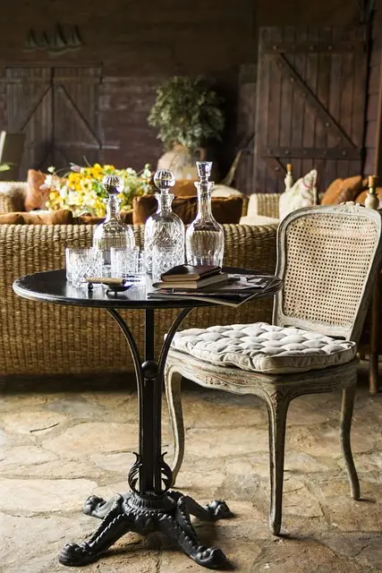 furniture-2453307_640