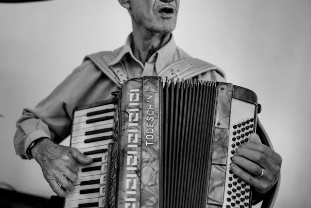 roger-nobles-60APTVAb7AM-unsplash