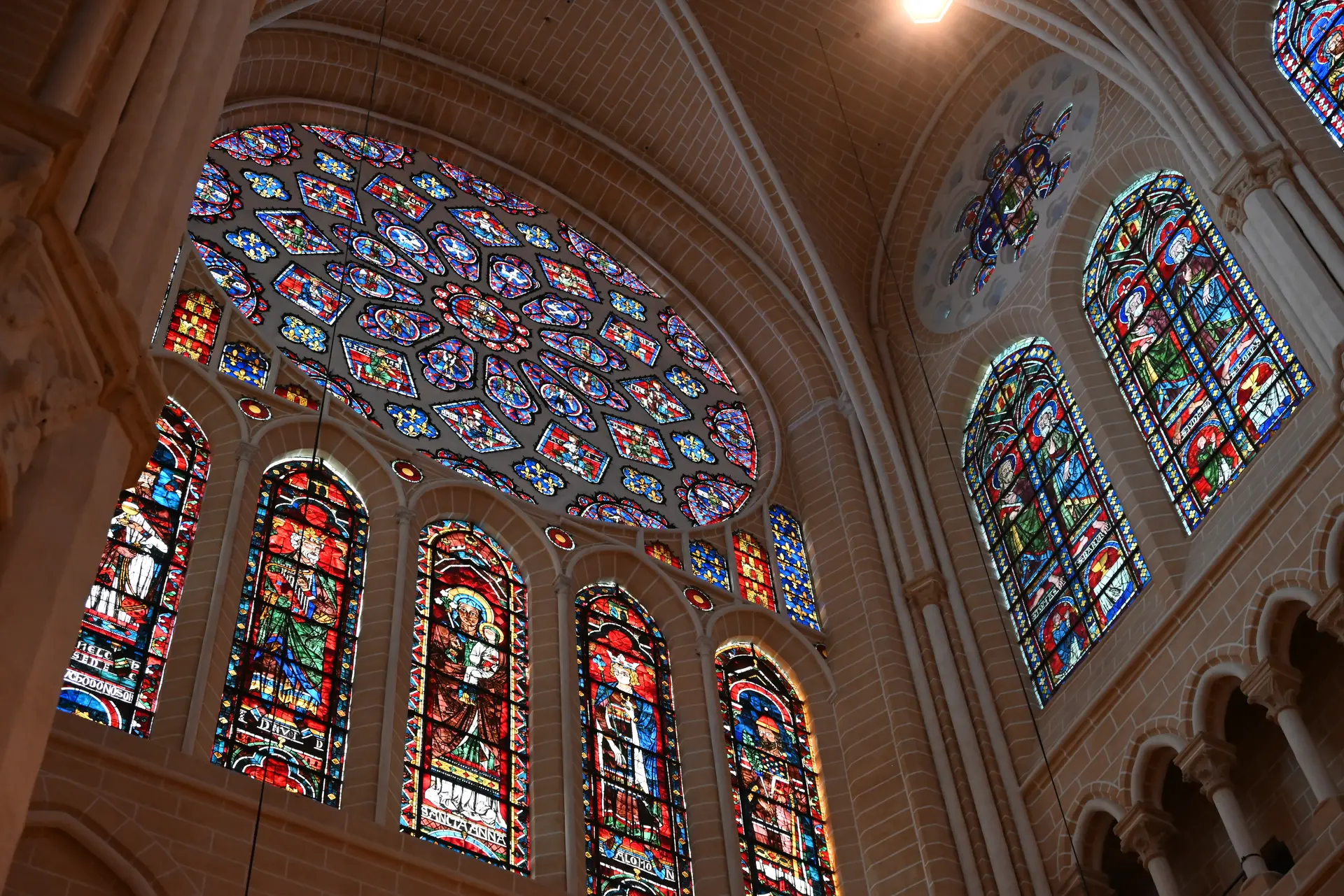 vitraux-portail-nord©MélinaAuguste(8)