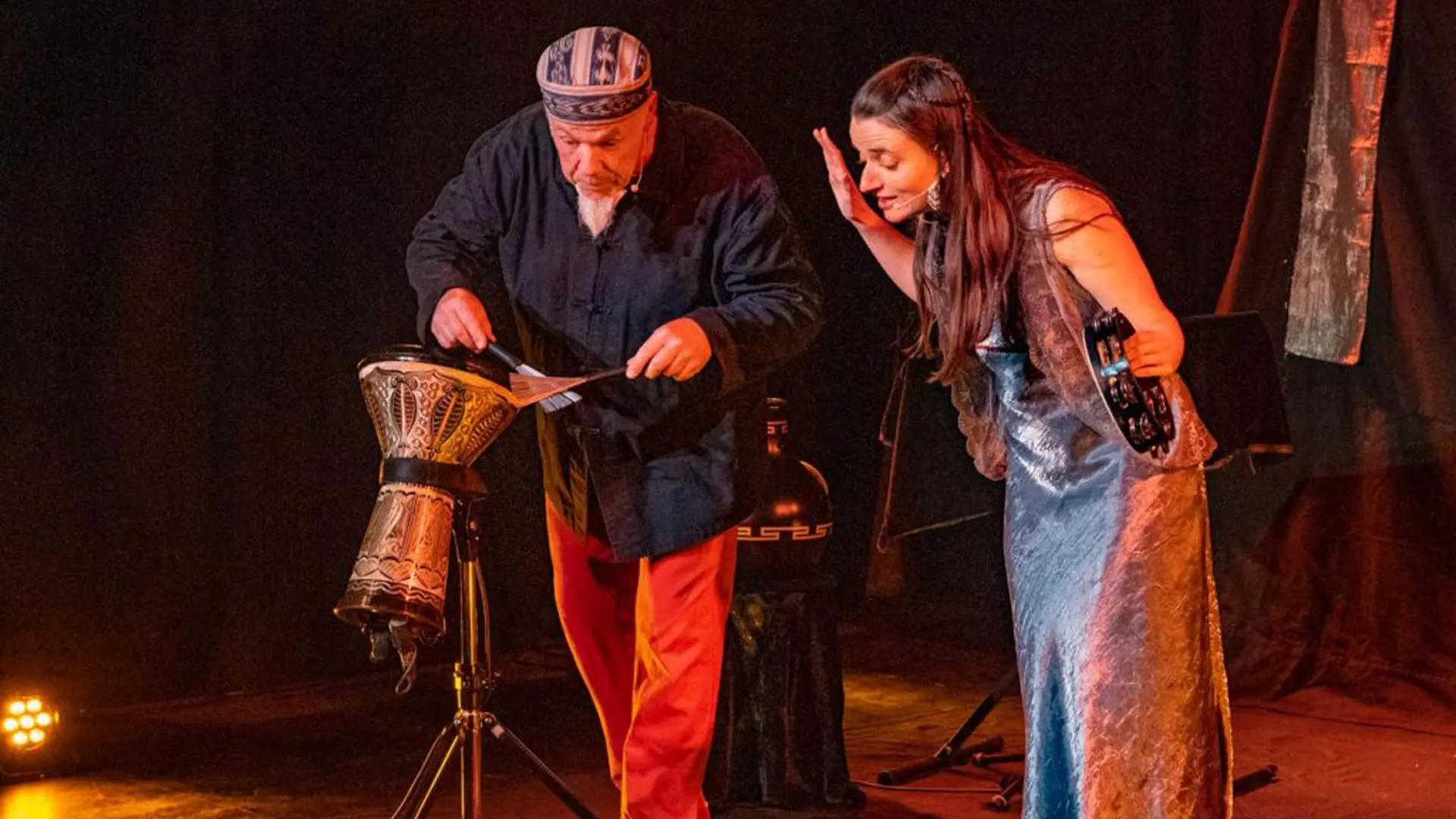Noémie Sanson, conteuse et Jean-Claude, percussionniste Roche