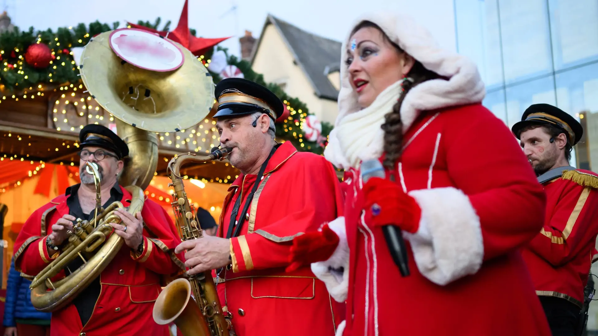 fanfare sur un marché de Noël